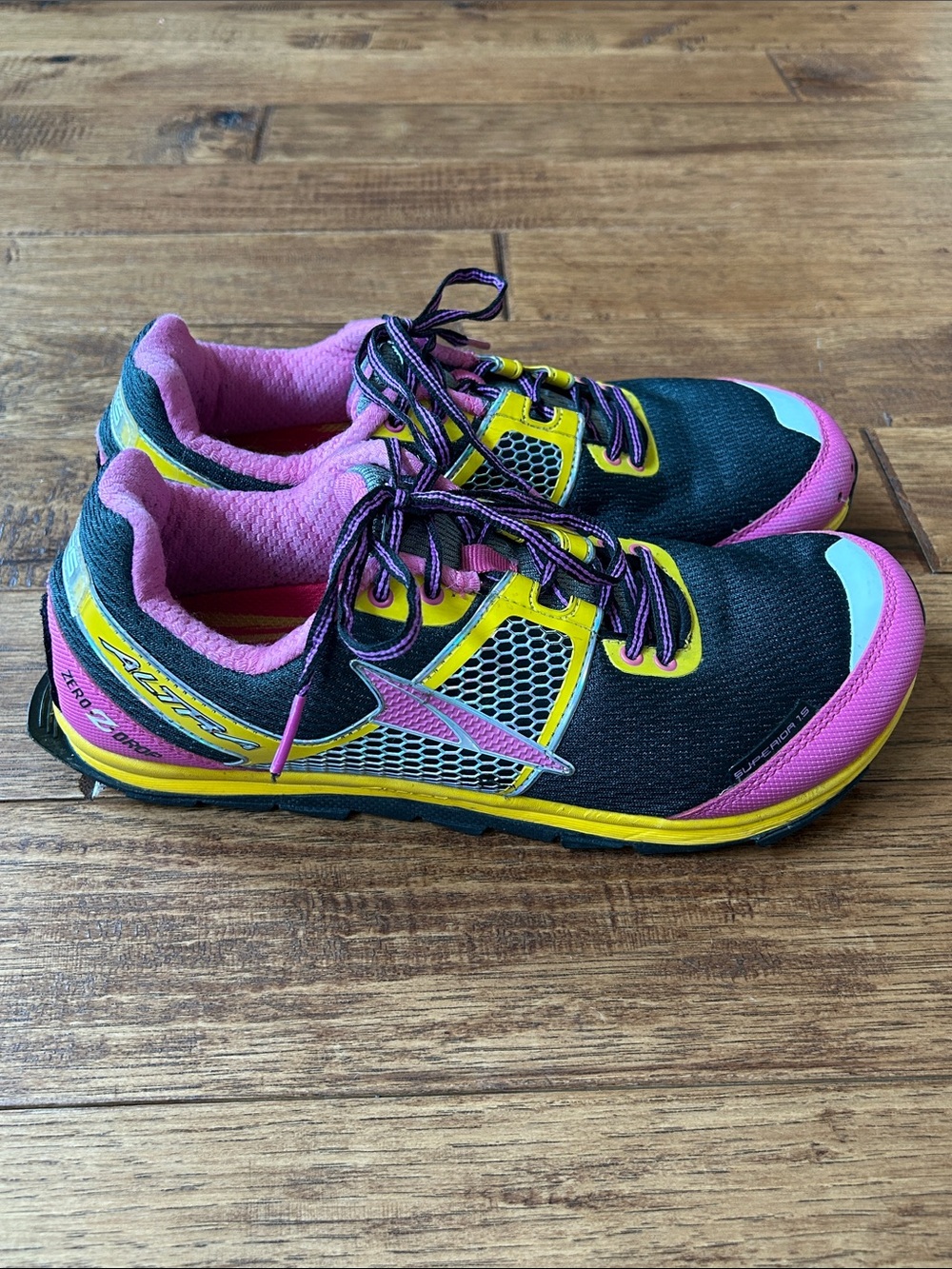 Altra Superior 1.5 Trail Running Shoes Foot Shape Zero Drop Black Pink Yellow 8